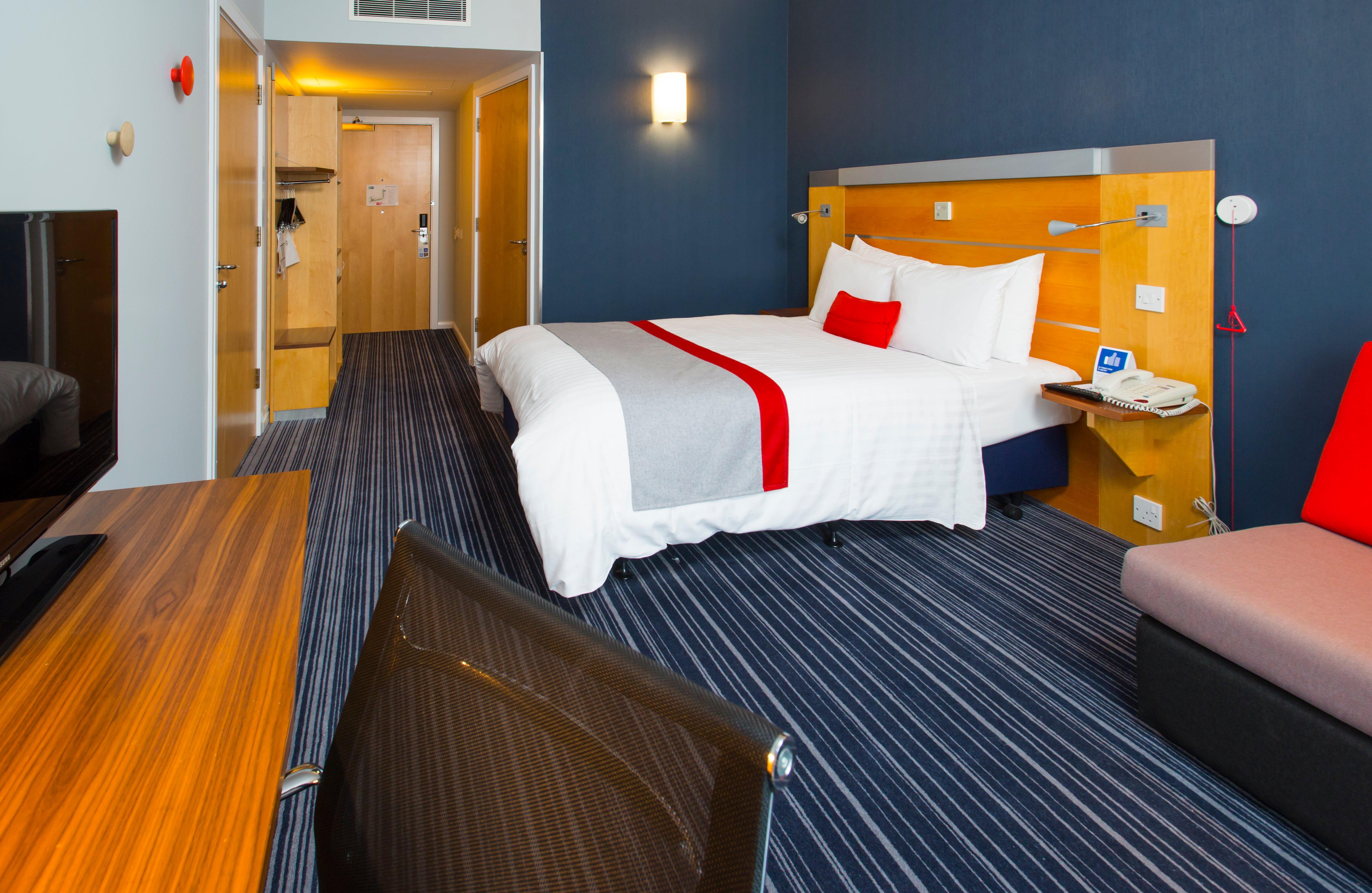 Holiday Inn Express London - Epsom Downs By Ihg מראה חיצוני תמונה