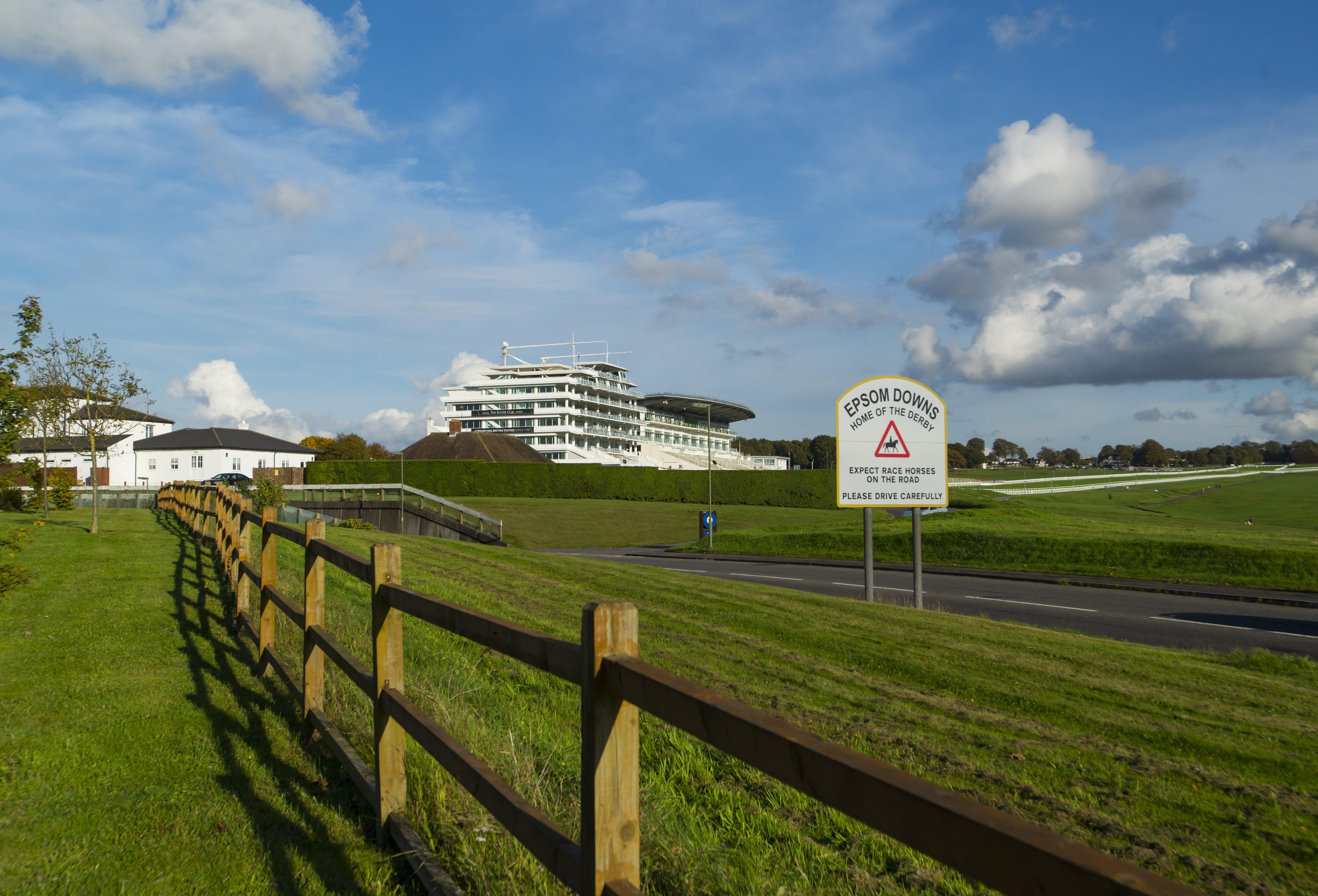 Holiday Inn Express London - Epsom Downs By Ihg מראה חיצוני תמונה